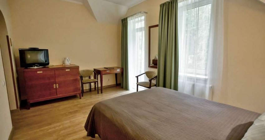 room-img