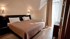 room-img