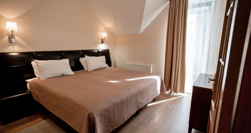 room-img