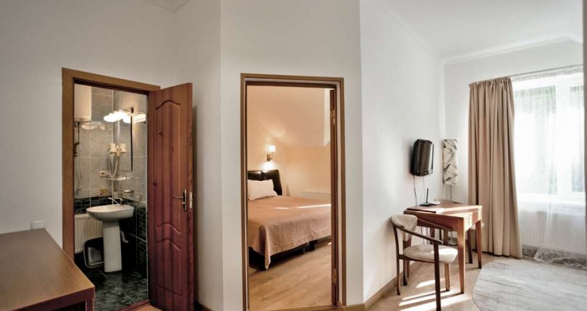 room-img